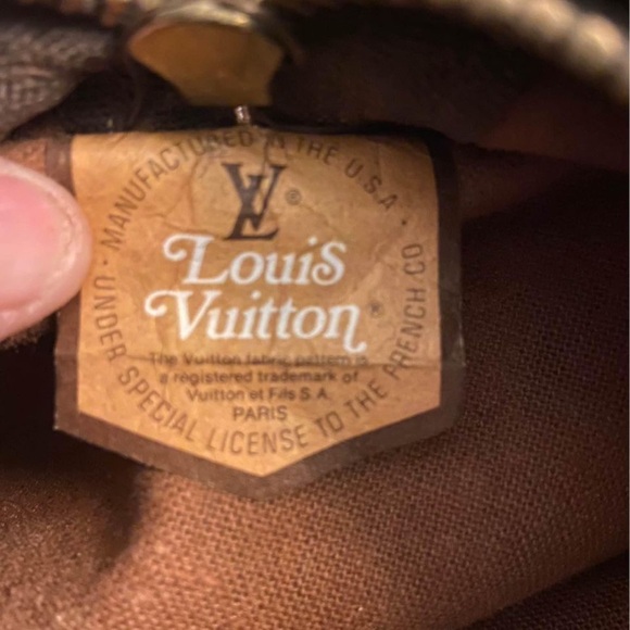 Louis Vuitton Brown Monogram Travel Bag with Iconic Design Garment bag - Picture 3 of 3